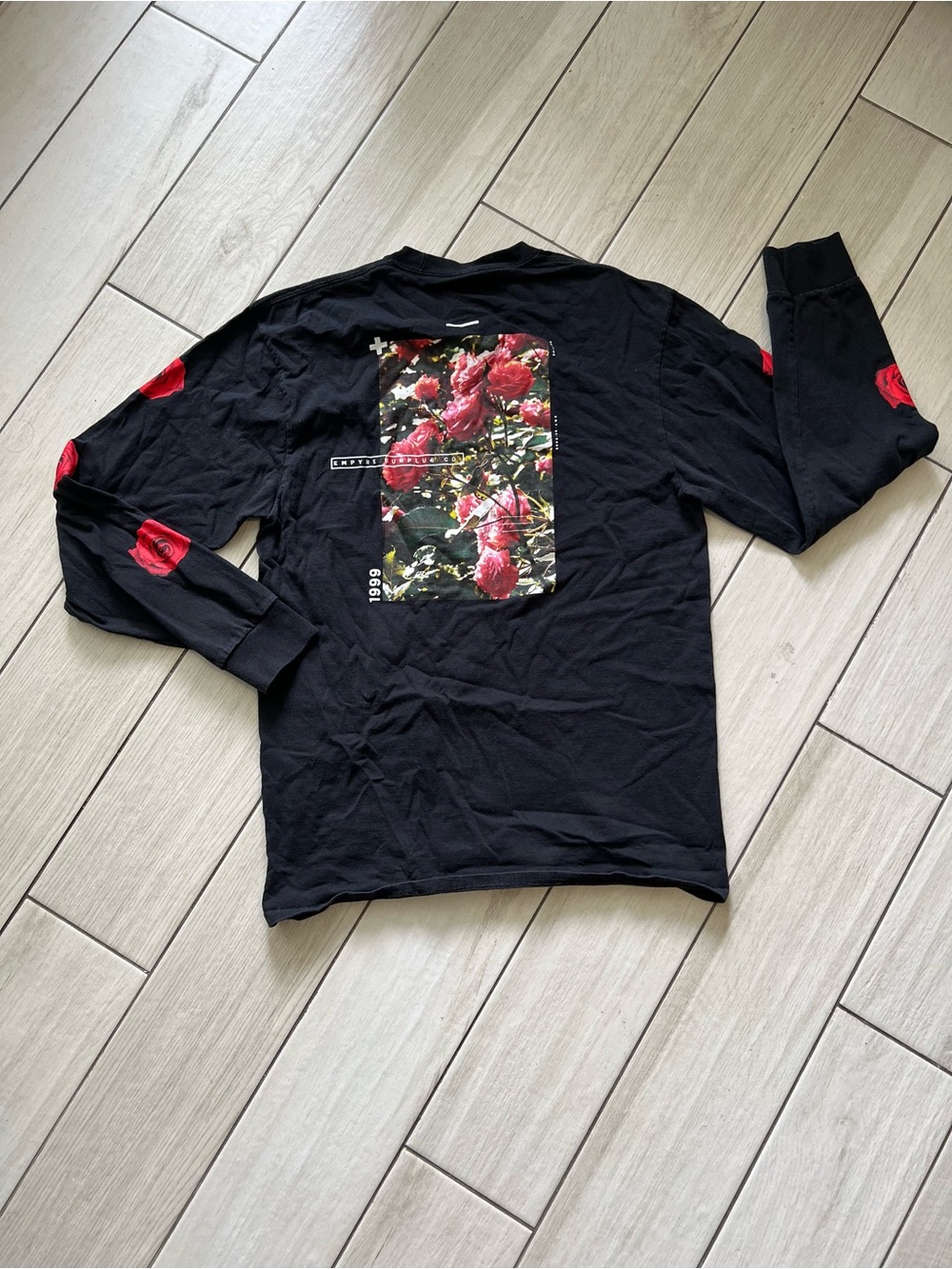 Empyre Shirt, Women's Size Large, Black, Red Floral, Long Sleeve, Crew Neck